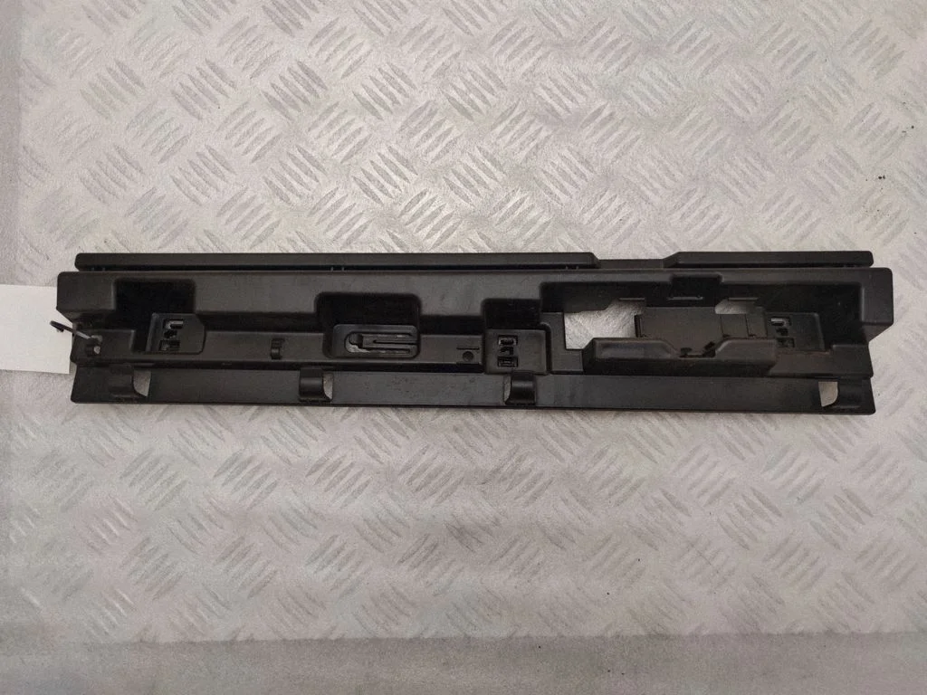 Sill/side skirt trim 7301941
