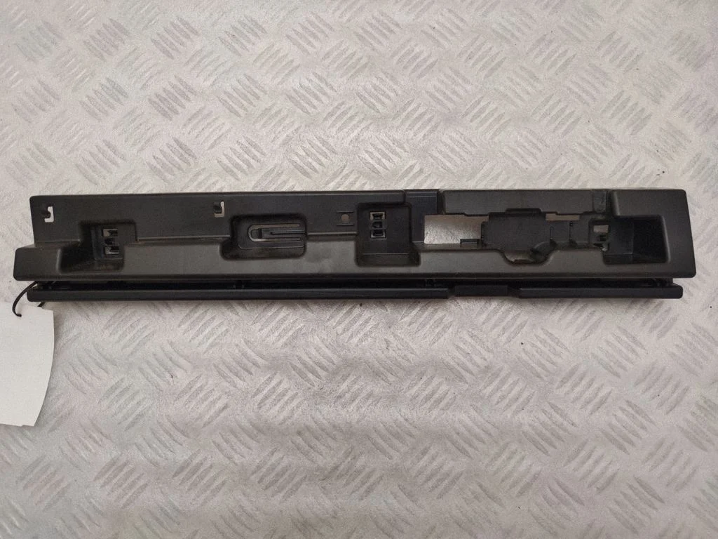 Sill/side skirt trim 7301942