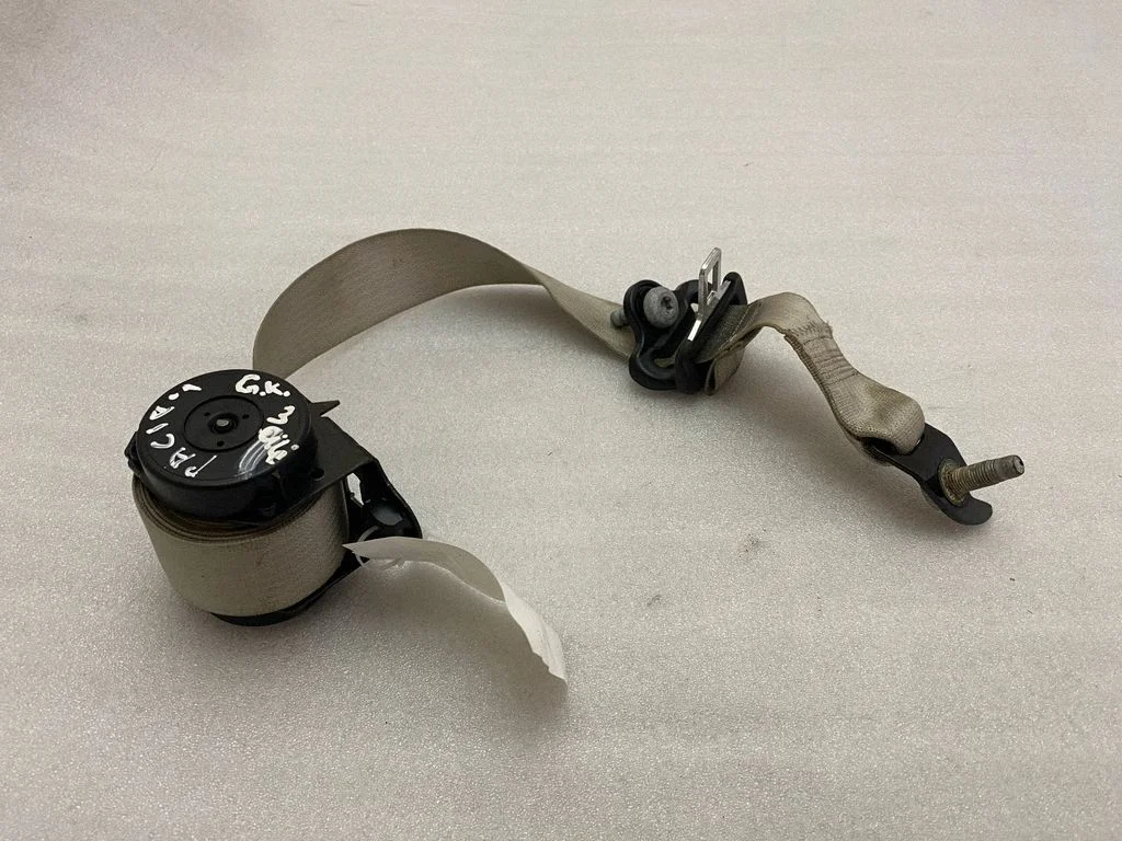 Third row seat belt – Chrysler Pacifica (2017-)
