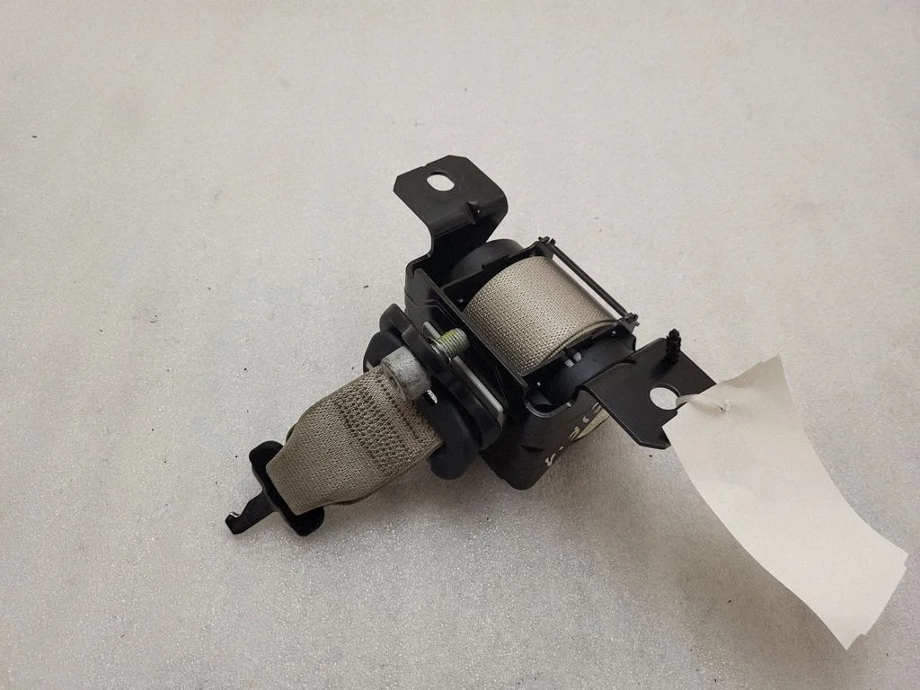 Third row seat belt – Chrysler Pacifica (2017-)