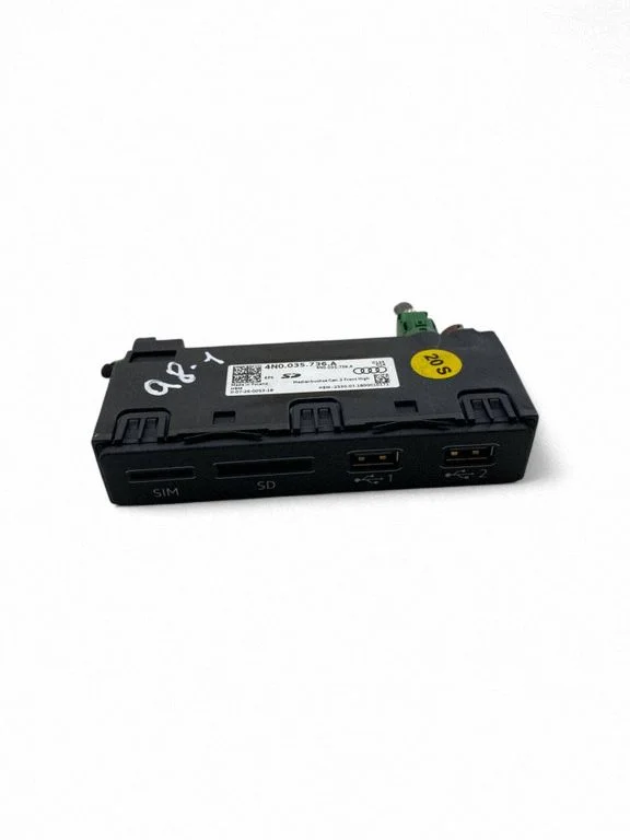 USB ligzda – Audi RS Q8 (2019-)