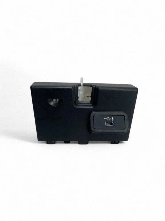 USB ligzda – BMW 5. sērija G30 G31 G38 (2016-)