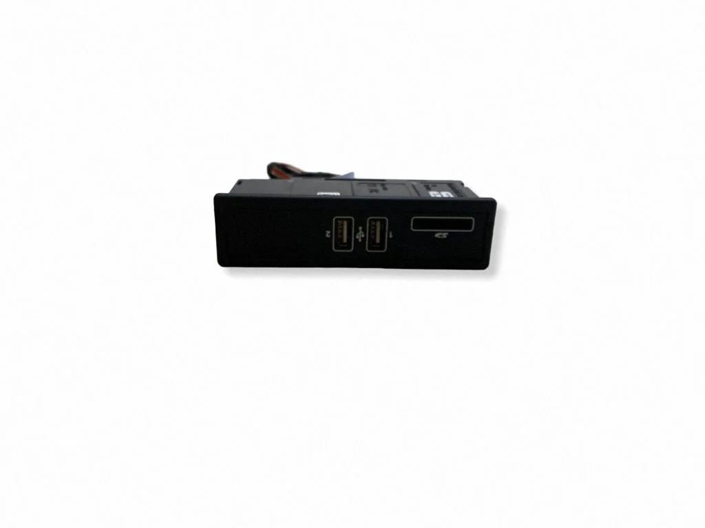USB socket connector – Mercedes-Benz GLC-Class C253 (2016-)