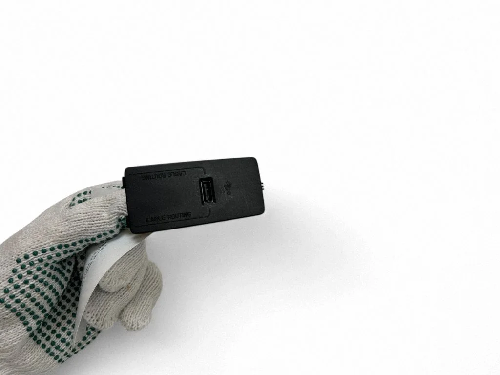 USB-pesa – Volvo XC90 (2014-)