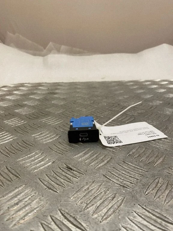 USB ligzda – BMW 3. sērija G20 G21 (2019-)