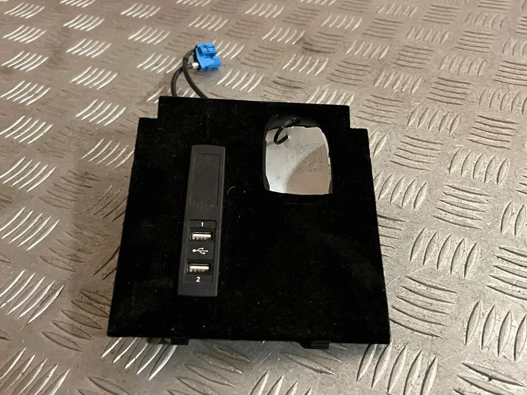 USB ligzda A2228230011