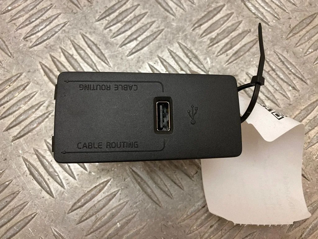USB-pesa – Volvo XC90 (2014-)