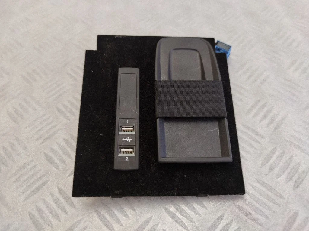 Gniazdo USB A2228200915