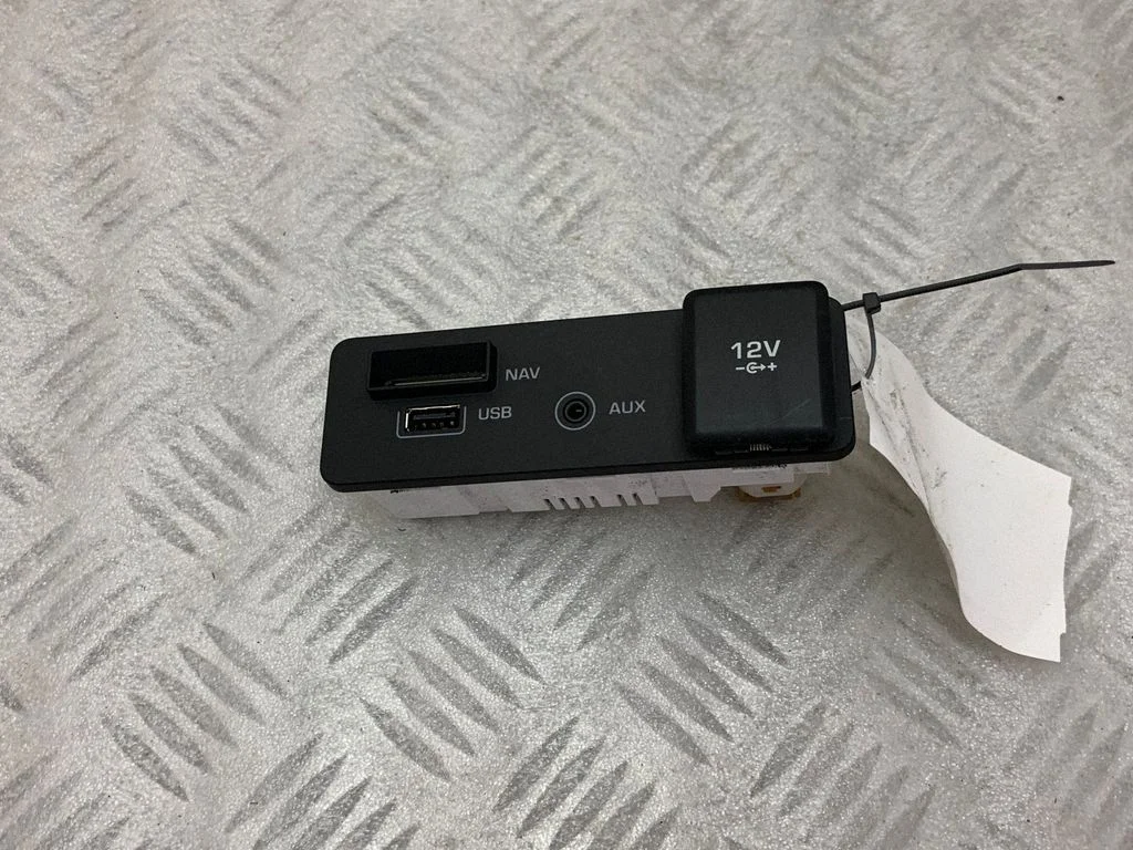 USB ligzda – Land Rover Discovery Sport (2014-)