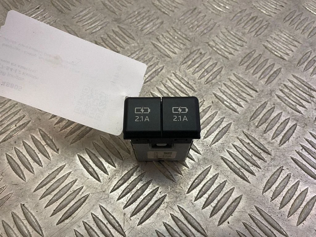 USB-pesa – Toyota RAV 4 (XA50) (2018-)