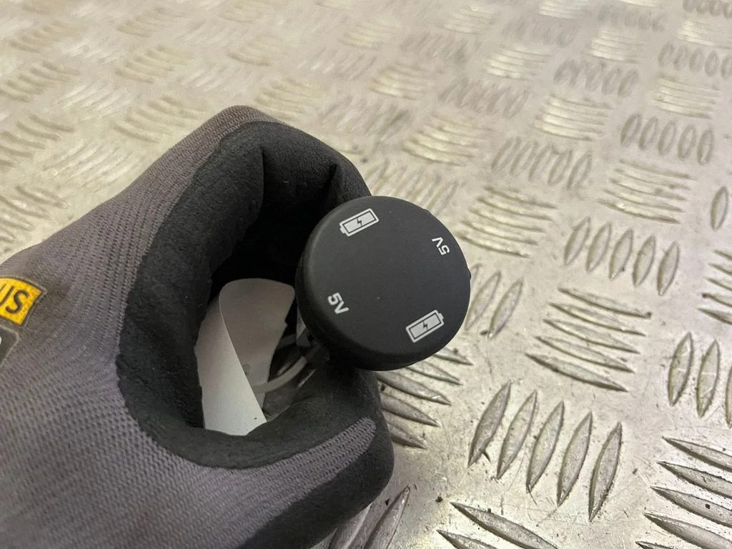 USB ligzda – Land Rover Discovery Sport (2014-)