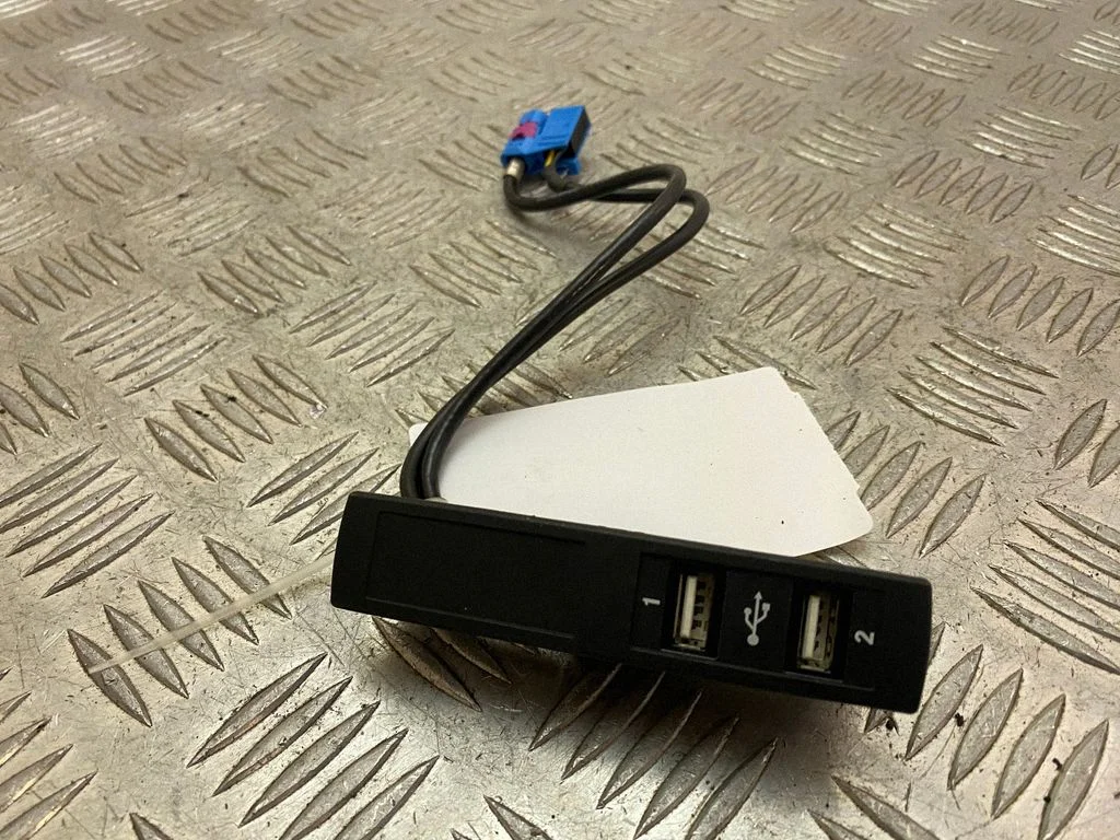 USB-pesa A2228200915