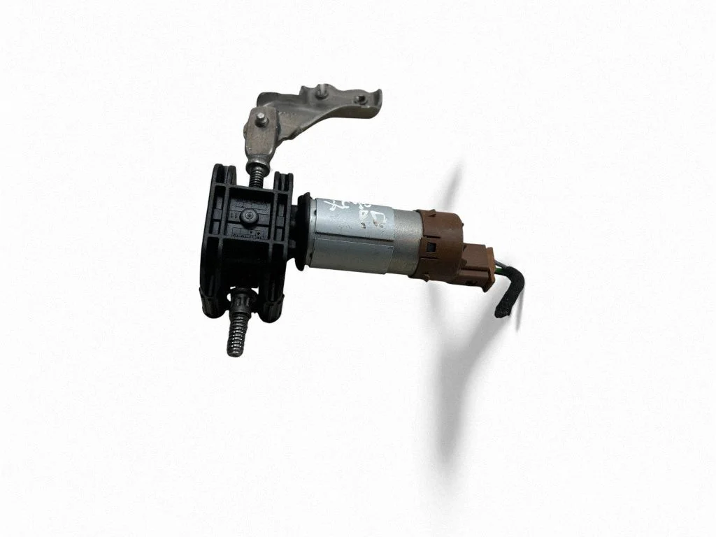 Seat adjustment motor C06710106