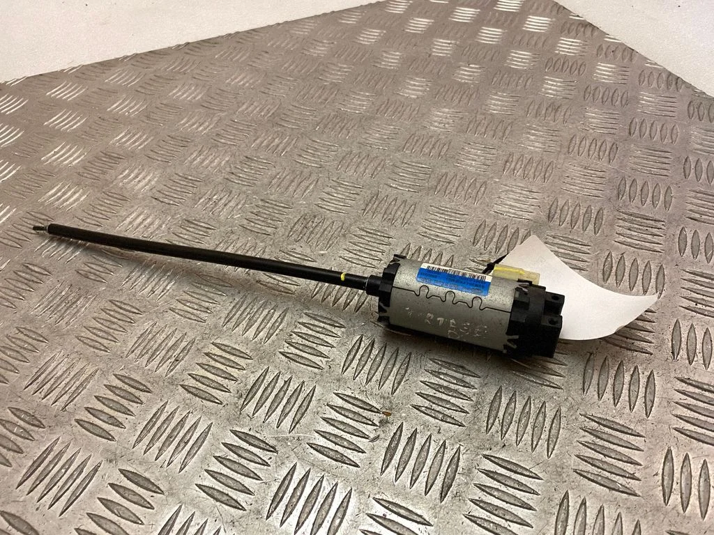 Seat adjustment motor 88581C1000