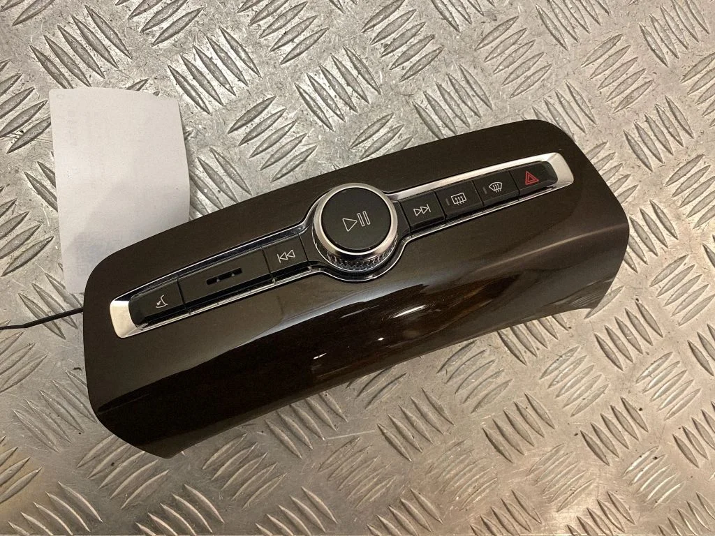 Head unit multimedia control – Volvo XC90 (2014-)