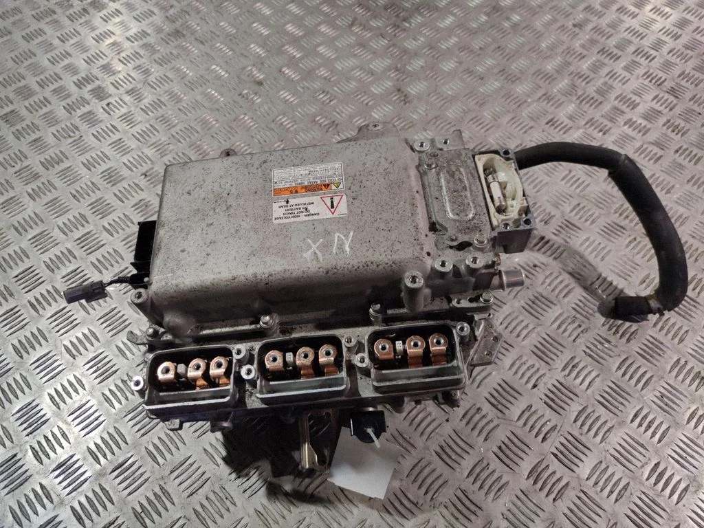 Voltage converter inverter G92A042030
