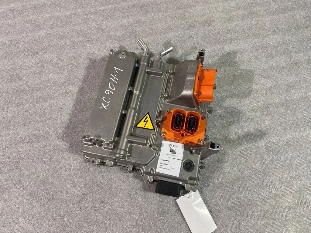 Voltage converter inverter 32223646