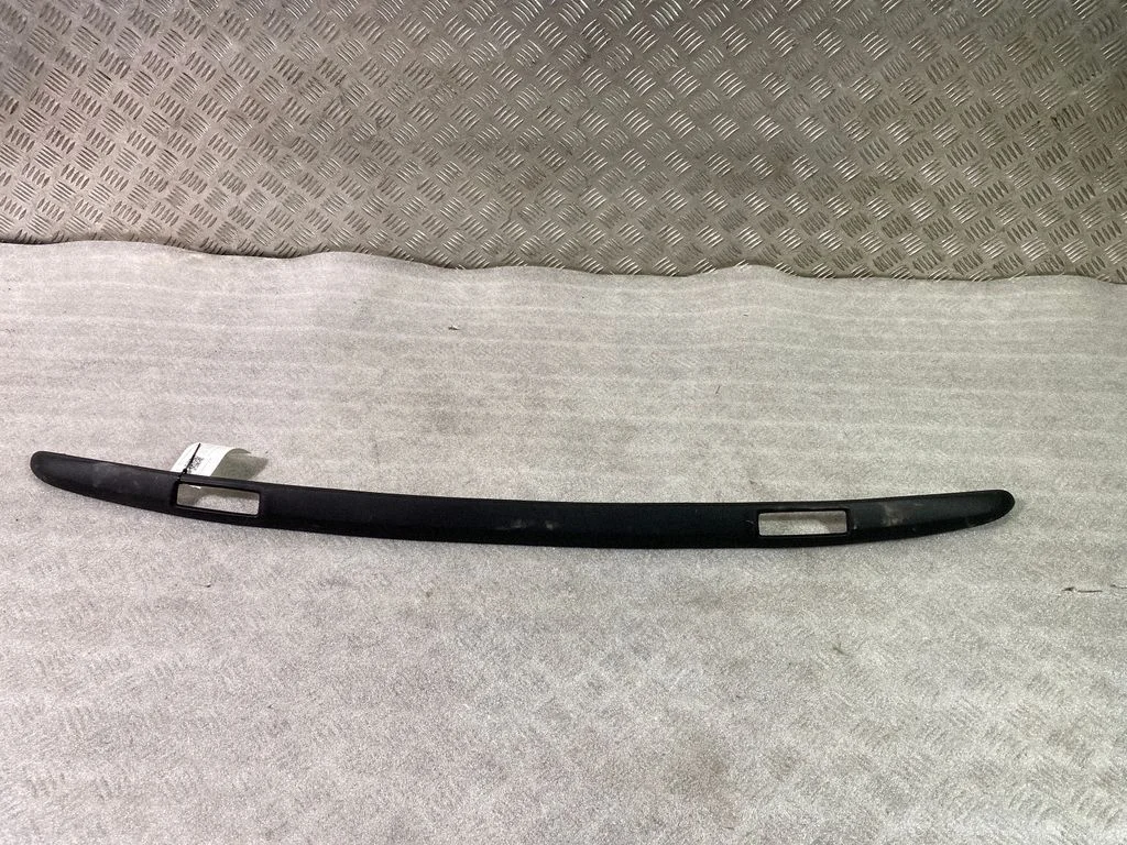 Windshield trim FR3B76539A72A