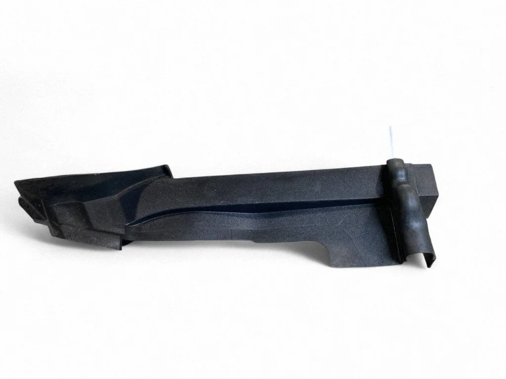 Fender end trim 4M0821169C