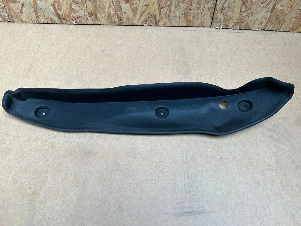 Fender end trim A1668890025