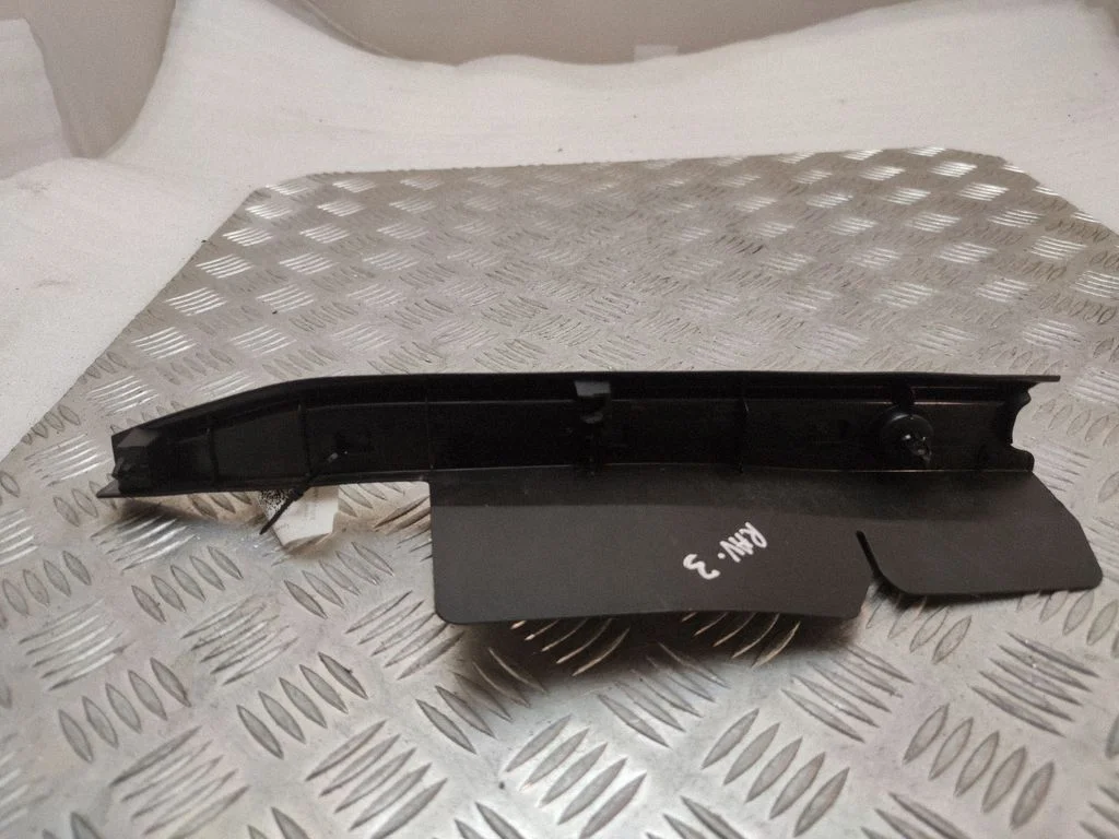Poritiiva otsaliist – Toyota RAV 4 (XA50) (2018-)