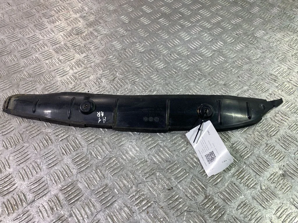 Spārna nobeiguma apdare 82A821111