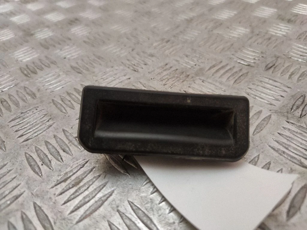 Bagāžnieka vāka atvēršanas slēdzis 6V0827566