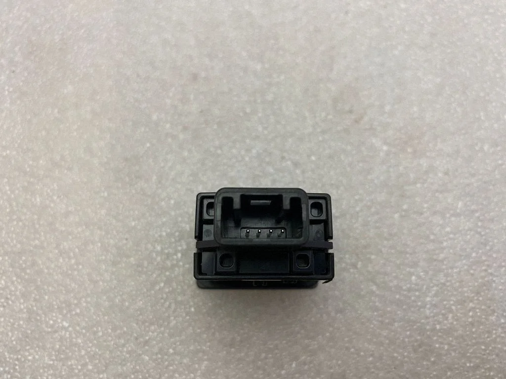 Tailgate opening switch 15D483