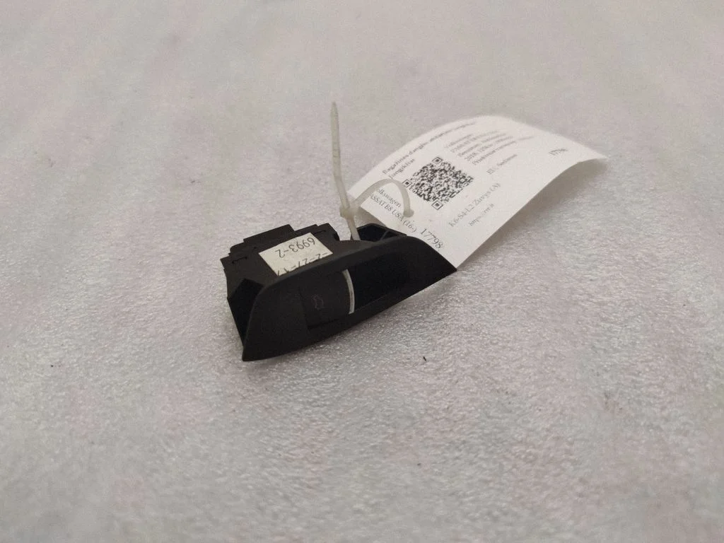 Bagāžnieka vāka atvēršanas slēdzis 561863349