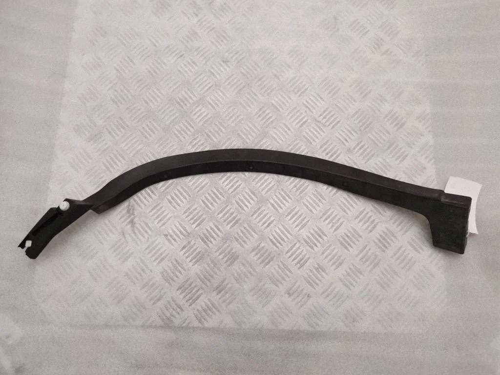 Moldings uz aizmugurējā spārna – Lexus RX 450H (2016-)