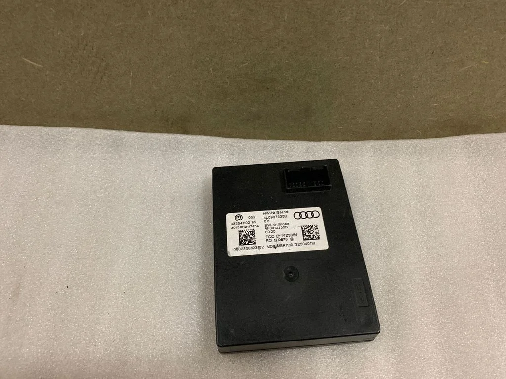 Võtmeta süsteemi KESSY (keyless) juhtplokk/moodul 4L0907335B