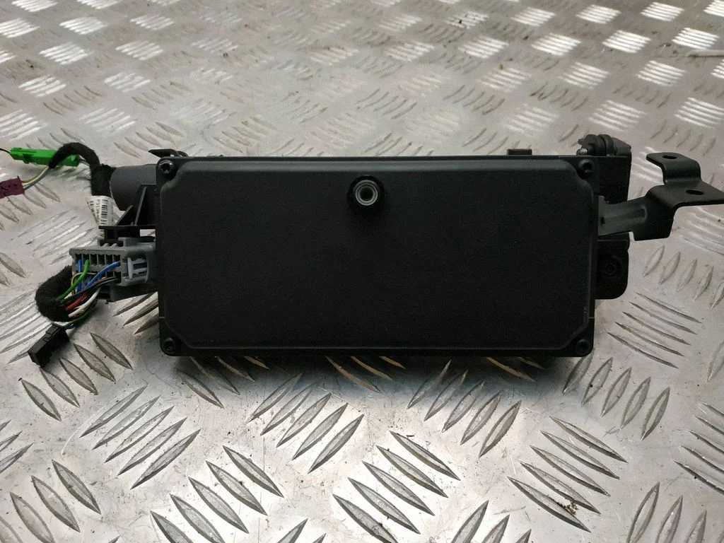 Windshield/windscreen camera 32209528