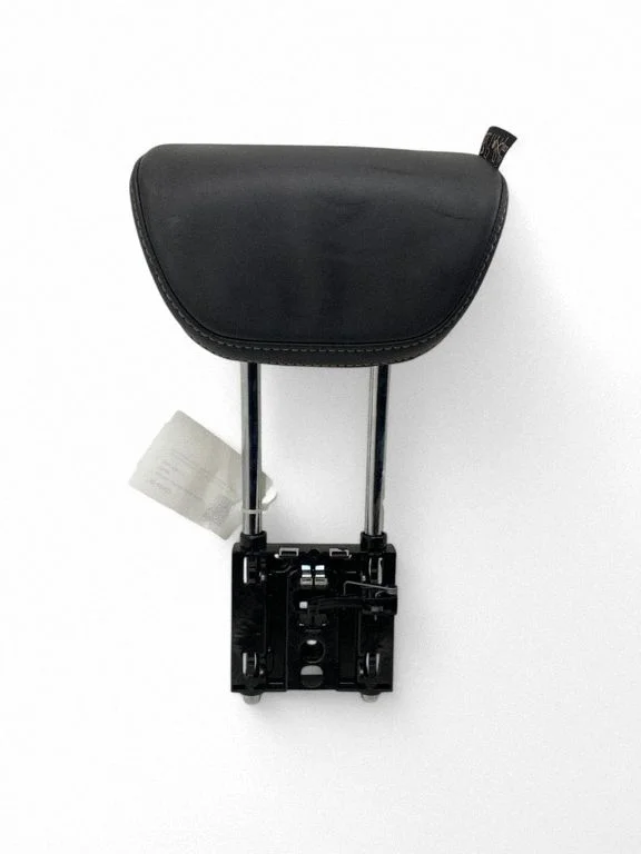 Rear seat headrest – centre