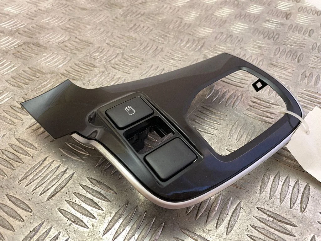 Armatuurlaua viimistlus – Mitsubishi Outlander (2013-2021)