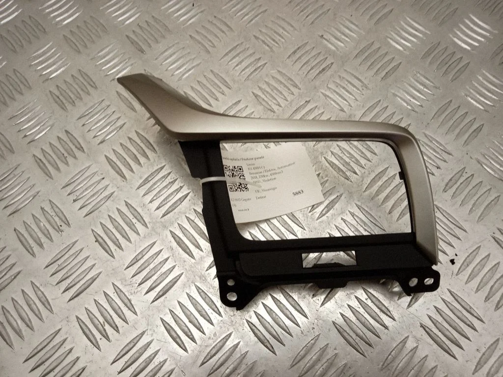 Panel trim 5566148030