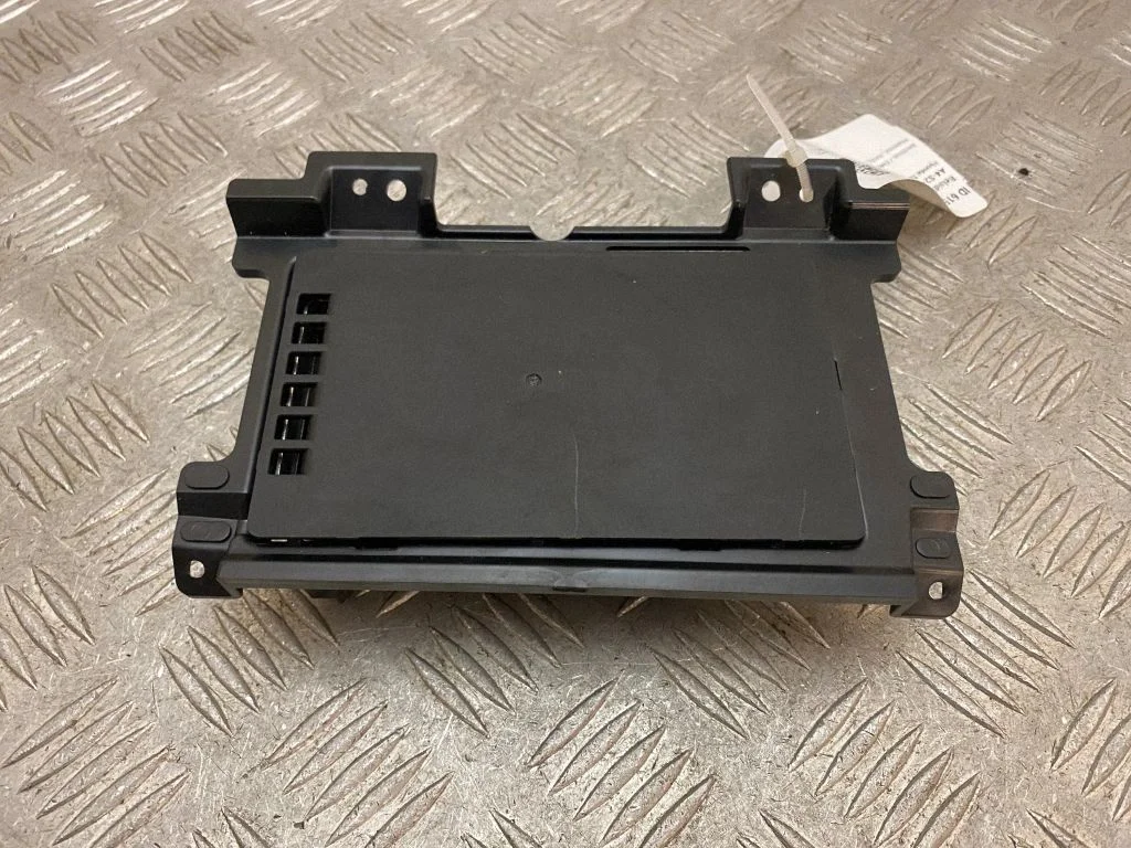 Wireless charging module – Hyundai Tucson TL (2015-)