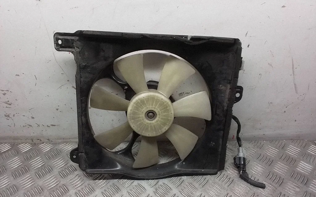 Elektriline radiaatori jahutusventilaator – Toyota Corolla E90 (1987-1991)