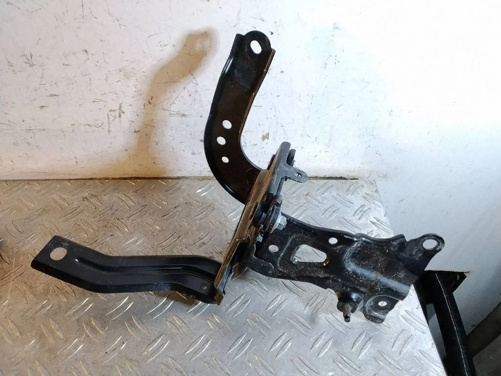 ABS pump bracket – Lexus RX 450H (2016-)