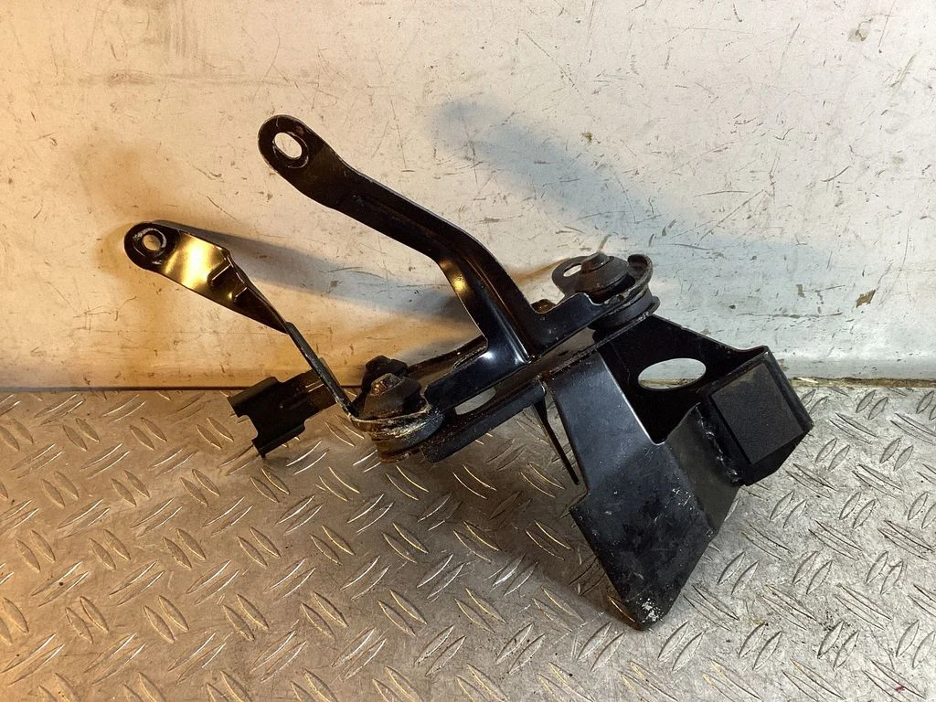 ABS pump bracket – Mercedes-Benz GLK-Class (X204) (2008-2016)