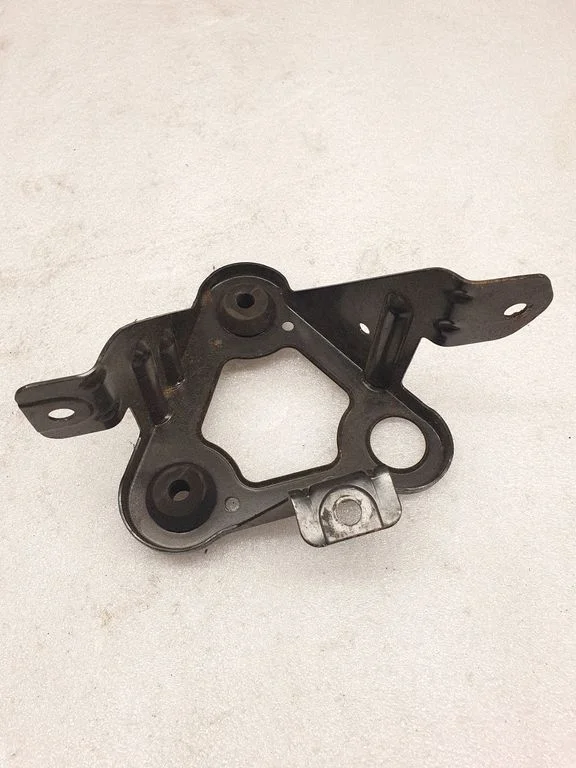 ABS-pumba kinnitus – Mercedes-Benz S-klass W221 (2005-2013)