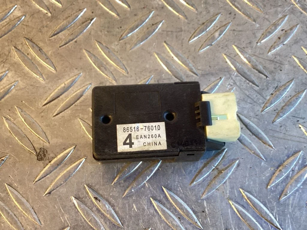 Brake fluid reservoir filler cap with level sensor 8651676010