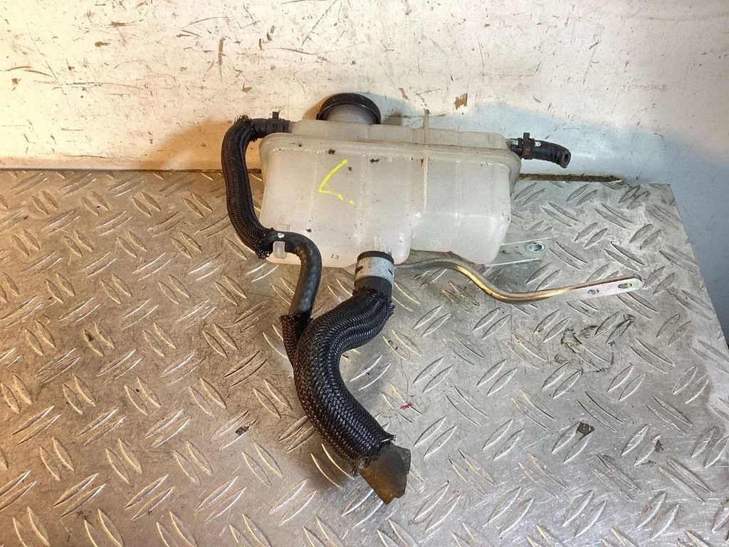 Brake fluid reservoir