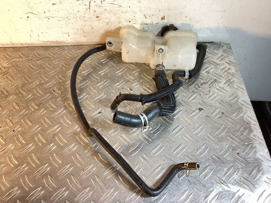 Brake fluid reservoir