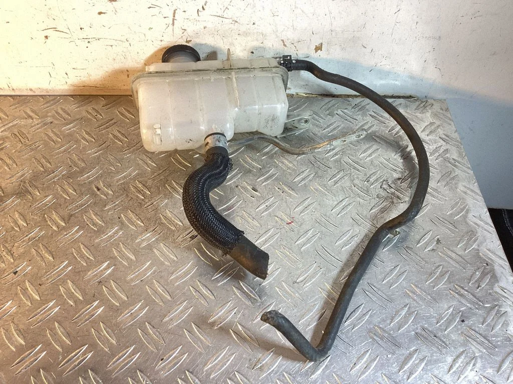 Brake fluid reservoir