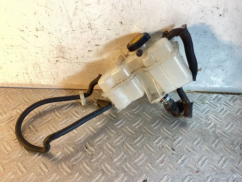 Brake fluid reservoir