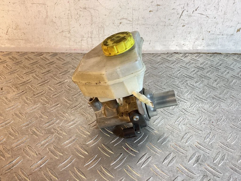 Master brake cylinder 7P0411303A