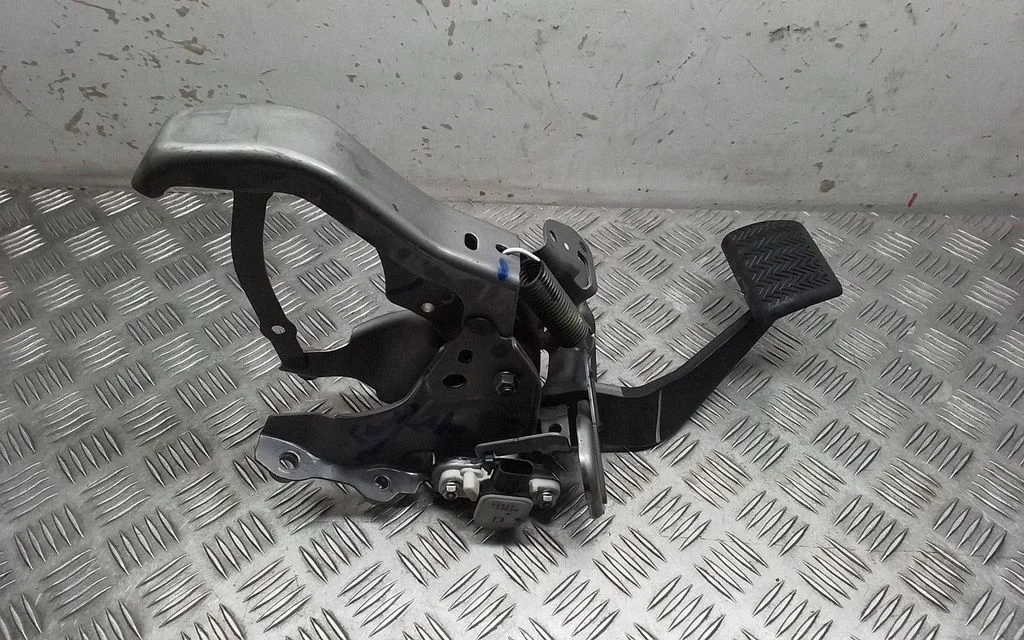 Piduripedaal – Lexus NX (2021-)