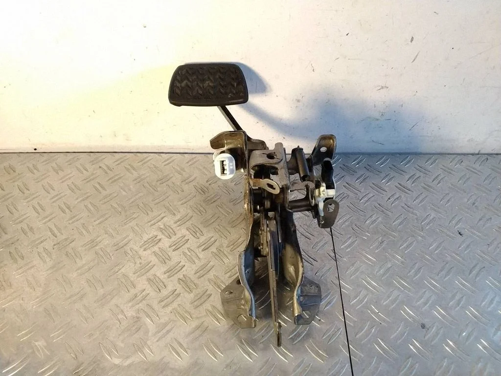 Brake pedal sensor switch – Toyota RAV 4 (XA50) (2018-)