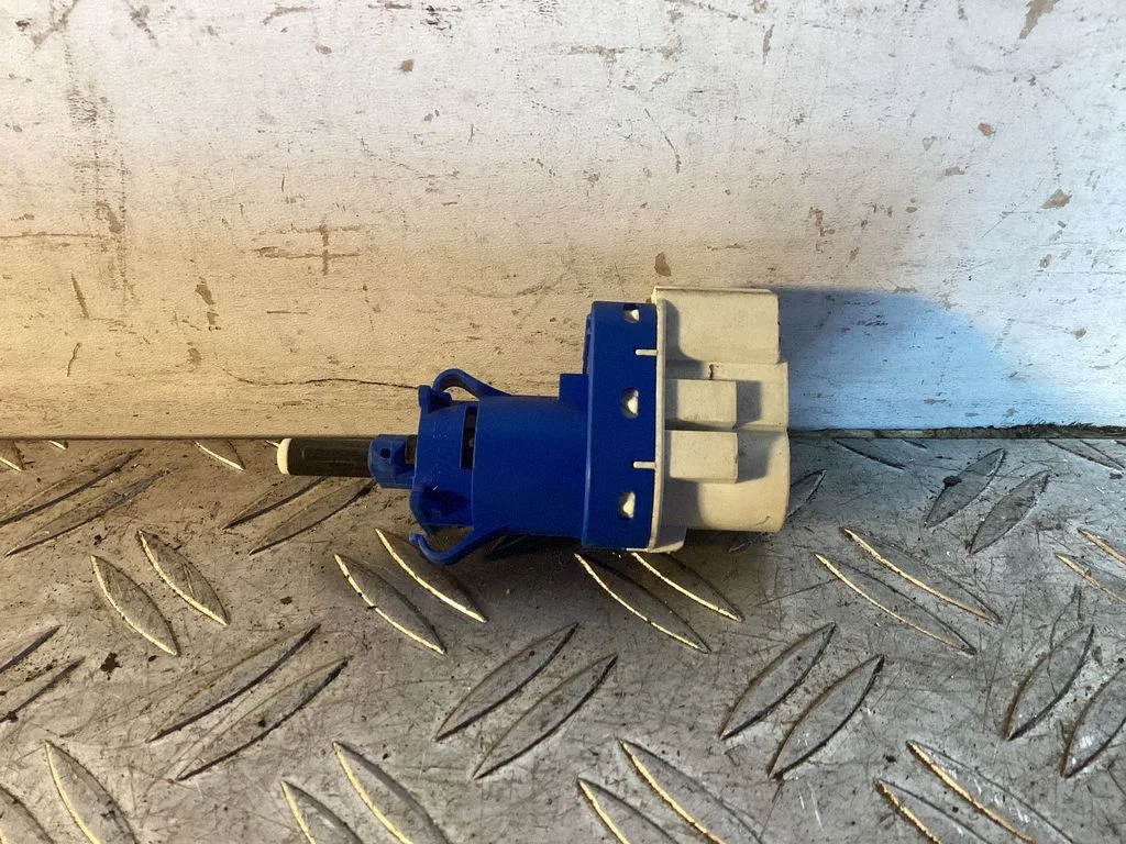 Brake pedal sensor switch – Land Rover Discovery Sport (2014-)