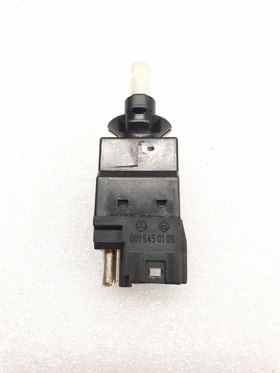 Brake pedal sensor switch – Mercedes-Benz E-Class W211 (2002-2009)